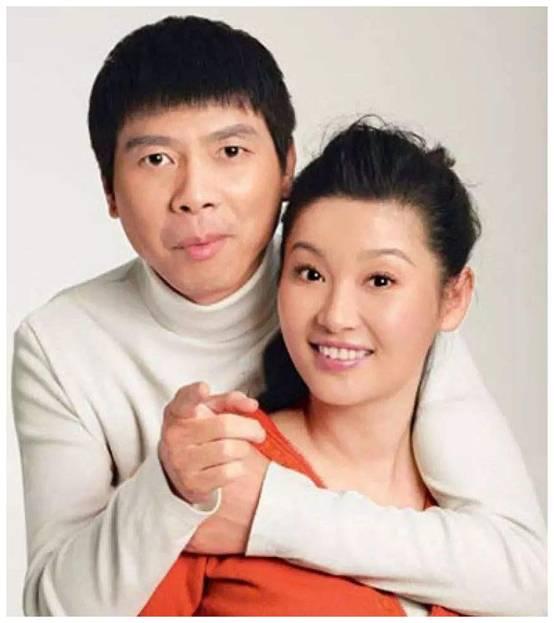 戴帽子明星引领时尚潮流